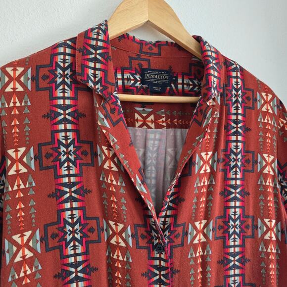 Pendleton Women's Aztec Short Sleeve Button Up Shirt Red Size M Rayon Western - Picture 2 of 7